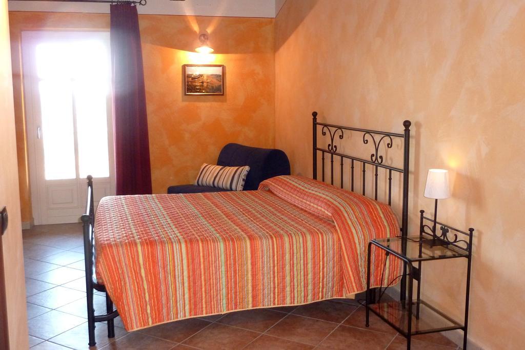Bricco Rosso Guest House Farigliano Room photo