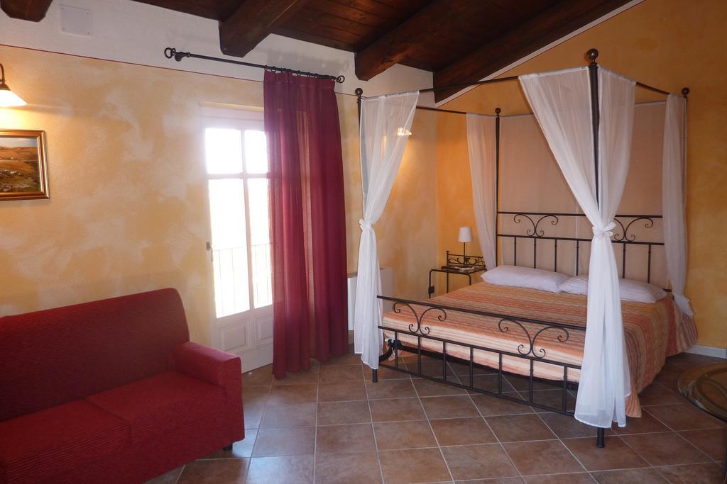 Bricco Rosso Guest House Farigliano Exterior photo