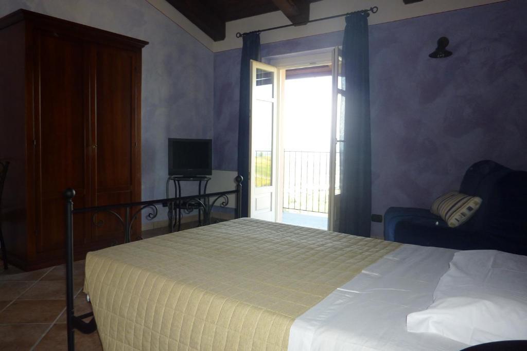 Bricco Rosso Guest House Farigliano Room photo